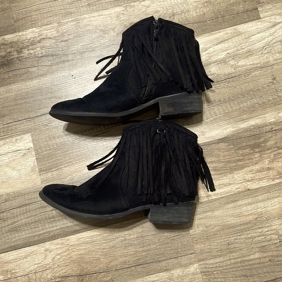 Reneeze black suede booties with fringe size 7 - Picture 2 of 5